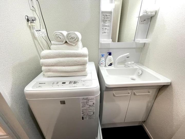 Nishi-Ike Apartment Room 1 Tokyo, Japan — book Aparthotel