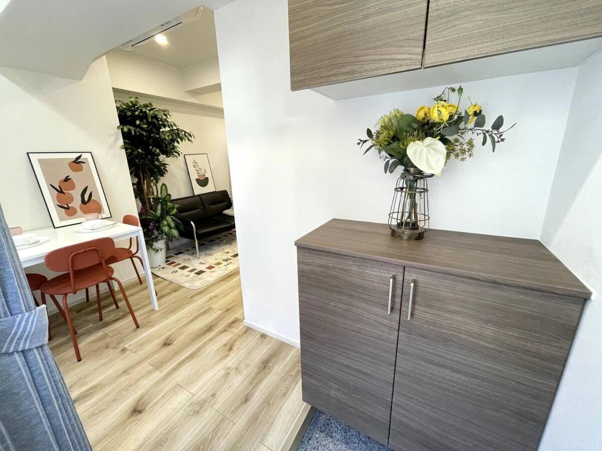 Nishi-Ike Apartment Room 1 Tokyo, Japan — book Aparthotel